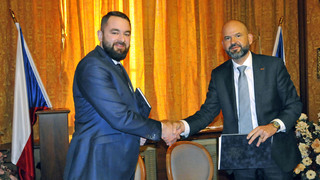 Náměstek Filip Říha podepsal smlouvu na dodávku dvou nových pasivních sledovacích systémů