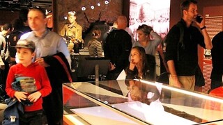 Armádní muzeum Žižkov otevřeno pro veřejnost. Proudy návštěvníků hned první den