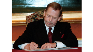 Osvědčení o účasti v protikomunistickém odboji získal bývalý prezident Havel 