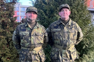 Nýdrle, Vaněk, Entrichel, Dubový a Fuksa mají po přísaze. Jsou z nich praporčíci či nadrotmistři