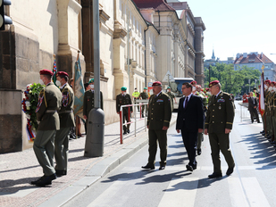 Den hrdinů odboje uctil resort obrany vzpomínkou na sedm československých parašutistů 
