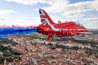 Plánovaný přelet Red Arrows nad Prahou se neuskuteční, zájemcům se představí pouze na Dnech NATO