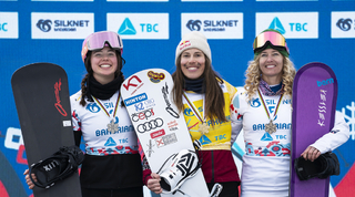 Fantastický návrat snowboardcrossařky Adamczykové. Čtrnáct měsíců po těžkém zranění se stala mistryní světa