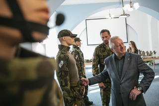 Ministr obrany navštívil Brno. Hlavním tématem byl budoucí maskovací vzor MAD21 a nábor vojáků do aktivní zálohy