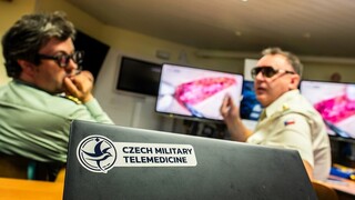 Operace na dálku. Vojenská nemocnice Brno a ÚVN Praha poprvé operovaly pacienta přes satelitní most