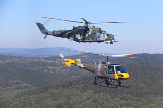 Nový vrtulník Enstrom se předvedl na cvičení Ample Strike 2018 v Boleticích