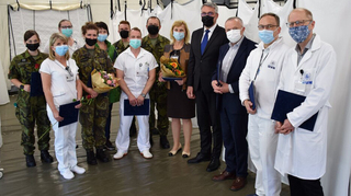 Ministr obrany poděkoval zdravotníkům ÚVN za profesionální zvládnutí koronavirové pandemie