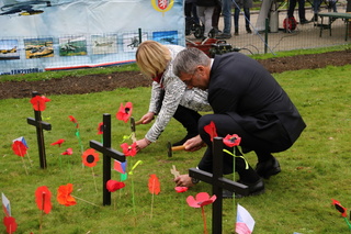 Ministr obrany Lubomír Metnar vzdal hold válečným veteránům na náměstí Míru