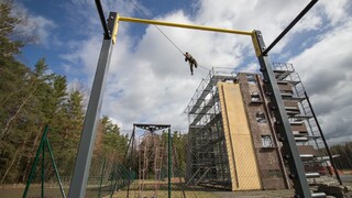 Lezení na novém – ženisti trénují na opraveném Jakubovi 