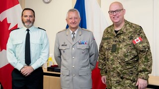 Generál Zůna jednal v Kanadě s viceadmirálem Auchterloniem