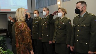 Ministryně obrany ocenila výzkum na Univerzitě obrany i růst zájmu o zdejší studium 