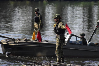Praxe je stokrát lepší než příručky, říká voják aktivní zálohy pontonové roty 