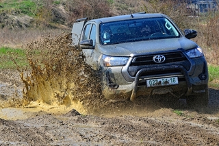 Toyota opraví závady na armádních vozidlech