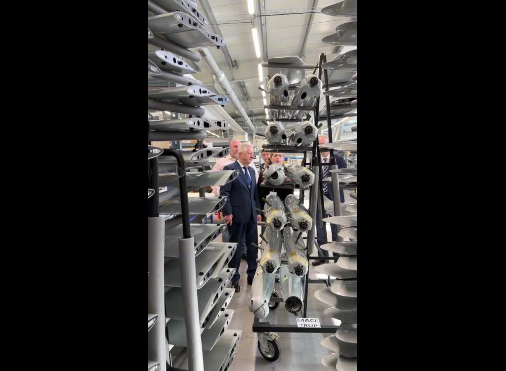 Ministr obrany navštívil kolínskou U&C, firma patří k největším producentům bezpilotních prostředků v Evropě