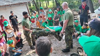 Pochody v dešti, vojenský budíček i spousta úkolů. Náročný Army Camp POKOS přesto vzbudil nadšení