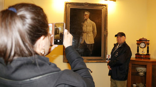 Šance nahlédnout do kanceláře ministra obrany využily stovky lidí