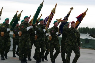 Na přehlídce ke stému výročí Československa bude pochodovat přes dvě stě vojáků aktivní zálohy