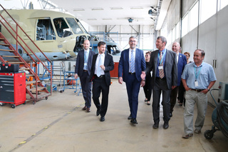 Ministr obrany: LOM Praha je pro mě strategickým podnikem pro modernizaci Vzdušných sil AČR