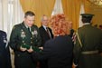Ministryně obrany udělila vyznamenání generálu Eikenberrymu 4